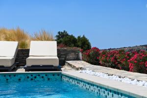 Bazén v ubytovaní Schinoza Luxury Suites alebo v jeho blízkosti