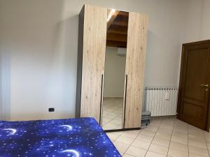 Łóżko lub łóżka w pokoju w obiekcie Casa vacanze fra gli ulivi