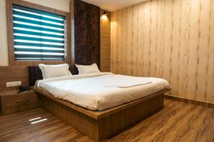 Hotel Sohrai Inn客房内的一张或多张床位