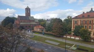 widok na miasto z wieży zegarowej i ulicy w obiekcie Room Tour Lubomirskiego 23 w Krakowie