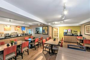 a restaurant with tables and chairs and a counter at Comfort Inn in Hamilton
