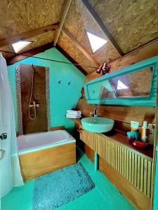 a bathroom with a bath tub and a sink at DomosdeMar in Ocean Park