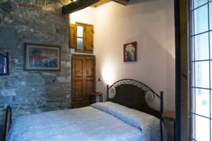A bed or beds in a room at Molino in chianti