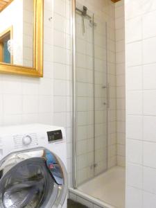 a washing machine in a bathroom with a shower at Bon Air in Thalfang