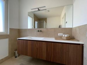 A bathroom at Apartments Johanna