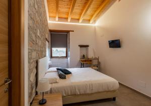 A bed or beds in a room at Tenuta San Martino