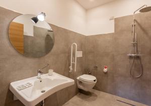 A bathroom at Tenuta San Martino