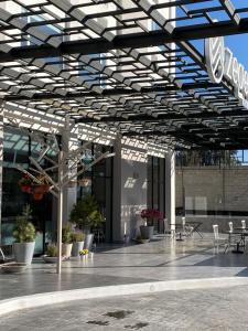 a view of a building with a metal ceiling at ZEGEN HOTELS LagosdeMoreno in Lagos de Moreno