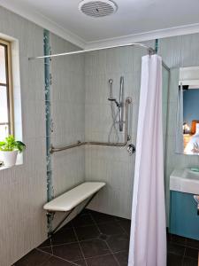 a bathroom with a shower and a toilet and a sink at Albany Hidden Valley Bed and Breakfast 