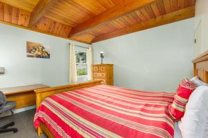 Postel nebo postele na pokoji v ubytování Snowbird Chalet #8