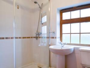 a bathroom with a sink and a shower at Meadow Lodge-e4105 in Aspatria