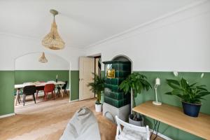a living room with green and white walls at Centrally located House with garden in Zurich
