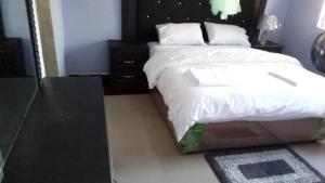 Lova arba lovos apgyvendinimo įstaigoje Faigib Guest House
