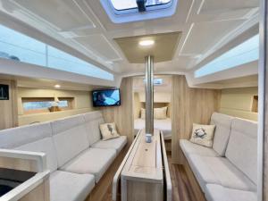 Hausboot Segelyacht Nui的休息区