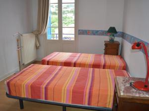 a bedroom with two beds and a window at Maison Collioure, 4 pièces, 6 personnes - FR-1-225-684 in Collioure