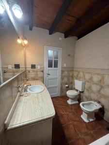 a bathroom with a sink and a toilet at Punto Salta Hostel in Salta