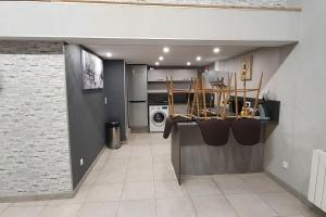 a kitchen with a counter in the middle of a room at Sweet LOFT A PERIGNAT !!! in Pérignat-sur-Allier