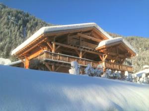 Fotografia z galérie ubytovania Chalet de montagne style savoyard, vue sur pistes v destinácii Châtel