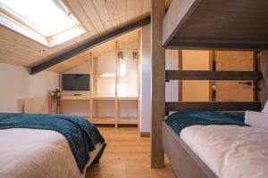 Posteľ alebo postele v izbe v ubytovaní APARTAMENTO BLOSSOM