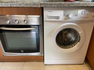 a dishwasher and a washing machine in a kitchen at Ed. Euro Àtic in Encamp