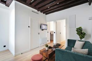 O zonă de relaxare la Lovely apartment 2BR - Near La Sorbonne Quartier Latin