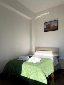 A bed or beds in a room at Modern Apartment in Rome - S.Paolo