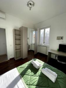 A bed or beds in a room at Modern Apartment in Rome - S.Paolo