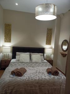 Postel nebo postele na pokoji v ubytování Nikola's & Joanna's apartments