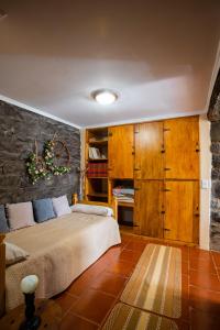 Ένα ή περισσότερα κρεβάτια σε δωμάτιο στο Stone House ''Vista'' By Atlantic Holiday