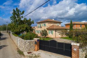 Budova, kde se vila nachází