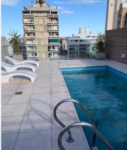 a swimming pool on the roof of a building at Departamento Lima B General Paz con Pileta in Córdoba