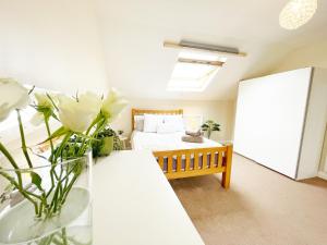 Ruang duduk di Townhouse close to Liverpool City Centre - 5 bedrooms, Sleeps 9!