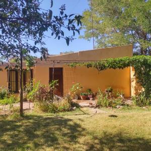 En have udenfor Hospedaje Los Girasoles