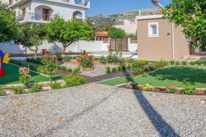 a garden in front of a house at Garden house in Neapolis