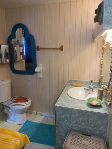 a bathroom with a sink and a toilet at Beach de rêve de moorea in Hauru