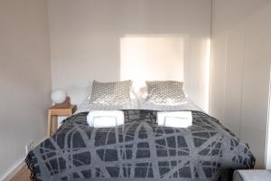 Postel nebo postele na pokoji v ubytování 2ndhomes Cozy high-quality Studio in Kluuvi with Balcony