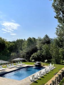 Bazén v ubytování Bromont Lodge nebo v jeho okolí