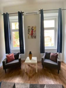 Posedenie v ubytovaní Raday street, spacious, modern apartment