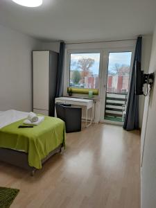 a bedroom with a bed and a large window at Zimmervermietung38 - Nebel in Salzgitter
