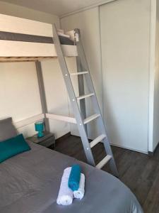 Łóżko lub łóżka w pokoju w obiekcie La Petite Escapade
