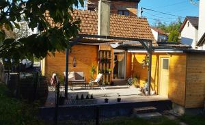 Budova, v ktorej sa dovolenkový dom nachádza