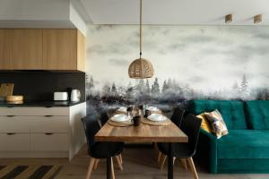Kuchyňa alebo kuchynka v ubytovaní Apartament Bliżej Natury 2 + 9 fotografií