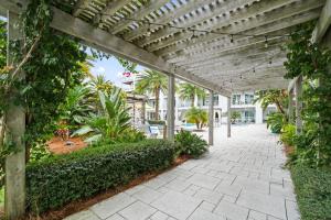 Aed väljaspool majutusasutust The Pointe on 30A by Panhandle Getaways