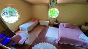 Łóżko lub łóżka w pokoju w obiekcie Chalés Manhana- Água