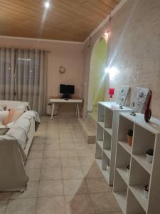 TV a/nebo společenská místnost v ubytování Casa Dei Fiori