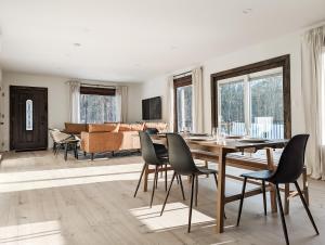 a living room with a table and chairs and a couch at Acorn Bungalow - Luxury Cabin, Catskills, Windham Mountain, Hunter Mountain in Cairo