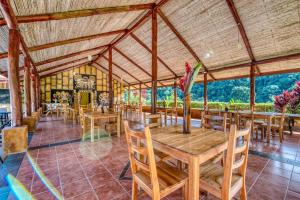 A restaurant or other place to eat at Toucan Valley Resort at Osa Mountain Village