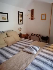 Postel nebo postele na pokoji v ubytování Chambres d'hôtes chez Loulou et Caramel
