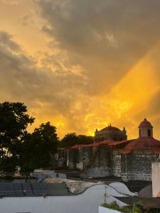 a view of a building with a rainbow in the sky at Centrico ciudad colonial in Santo Domingo