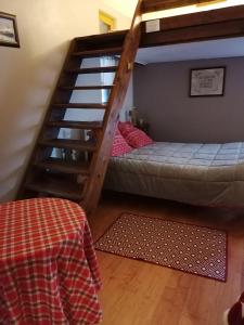 Postel nebo postele na pokoji v ubytování Chambres d'hôtes chez Loulou et Caramel